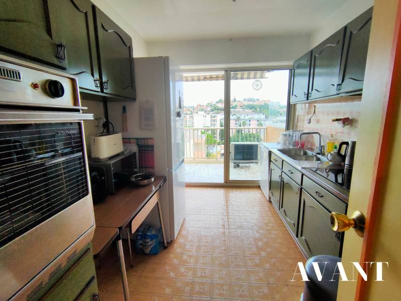 Rénovation d'une cuisine semi-ouverte dans un appartement à St Raphaël
