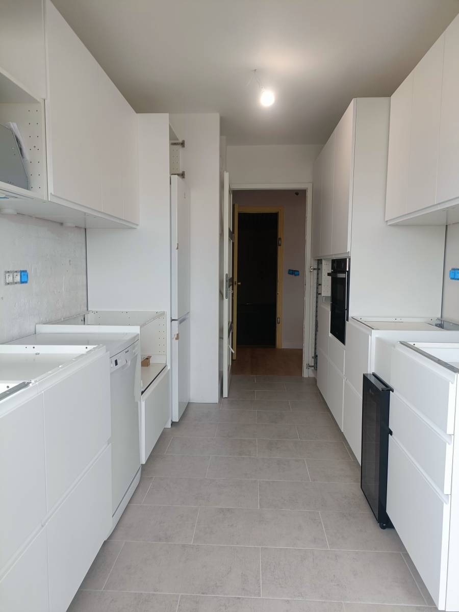 Rénovation d'une cuisine semi-ouverte dans un appartement à St Raphaël